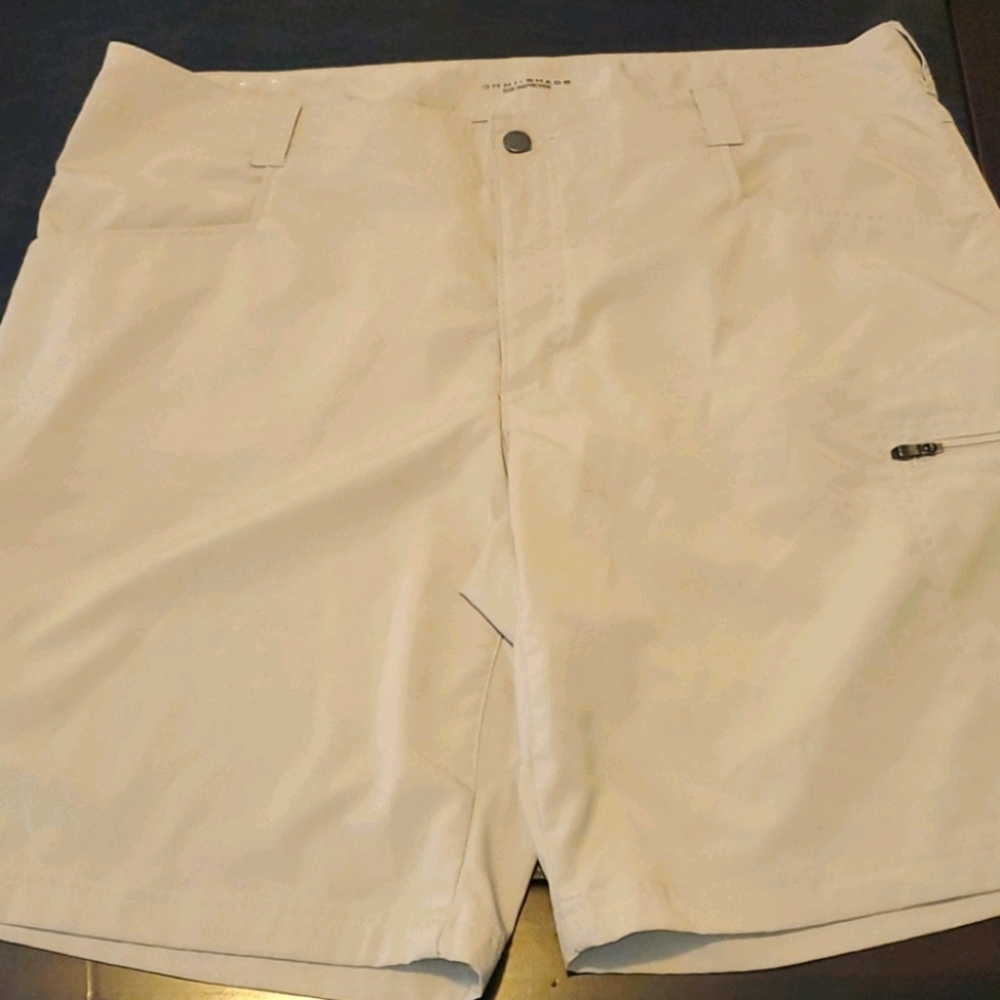 Columbia men's khaki lightweight shorts